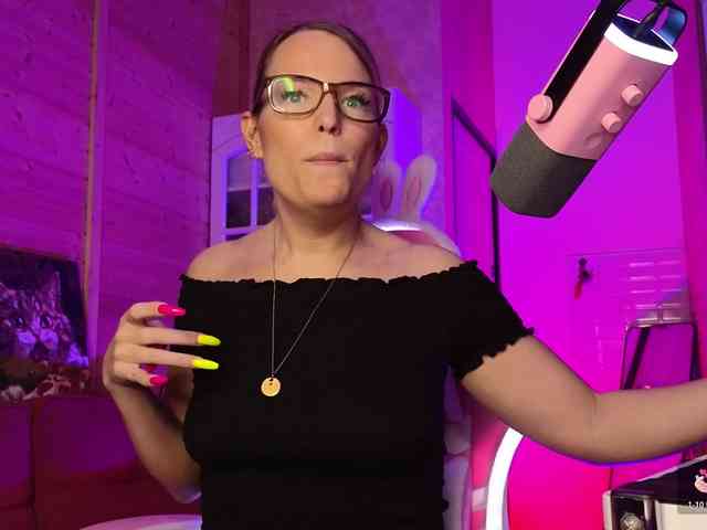 Findom_Lady_Shine webcam