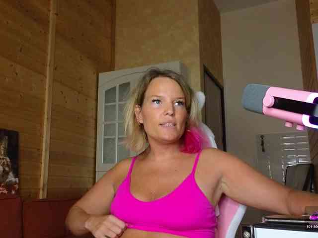 Findom_Lady_Shine webcam