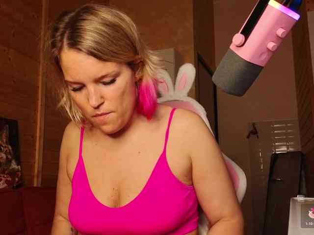 Findom_Lady_Shine webcam
