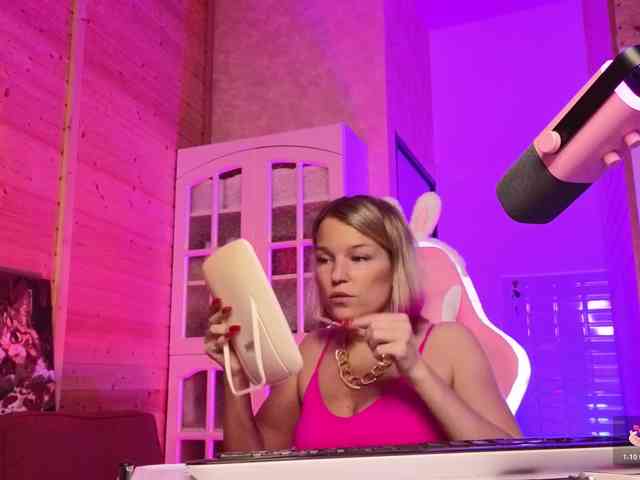 Findom_Lady_Shine webcam