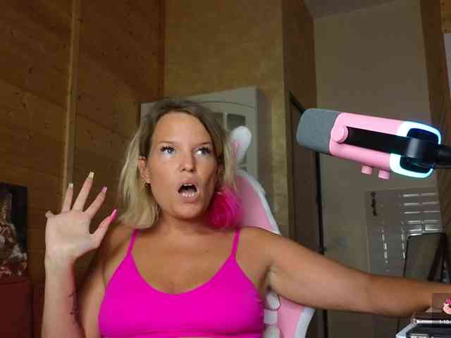 Findom_Lady_Shine webcam