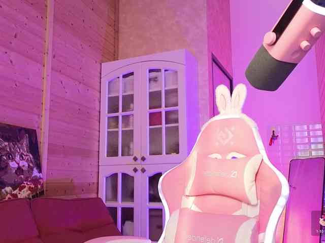 Findom_Lady_Shine webcam