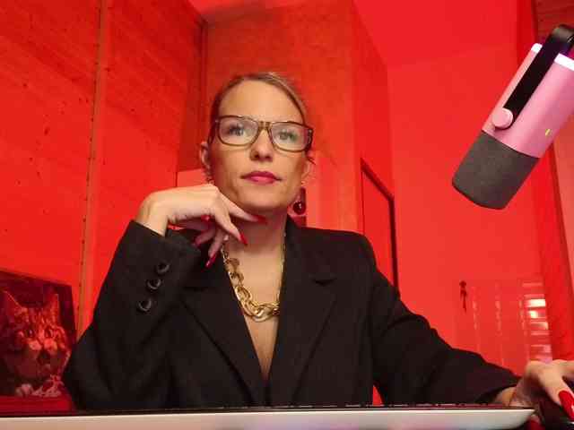 Findom_Lady_Shine webcam