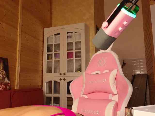 Findom_Lady_Shine webcam