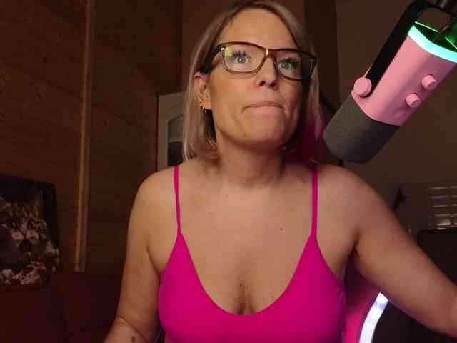 Findom_Lady_Shine webcam