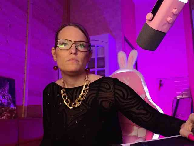 Findom_Lady_Shine webcam