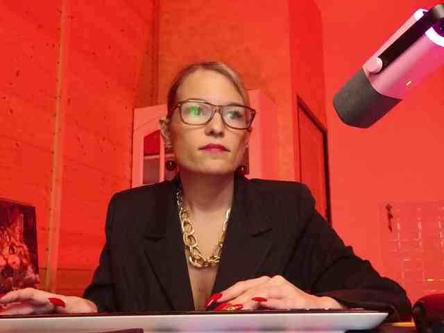 Findom_Lady_Shine webcam