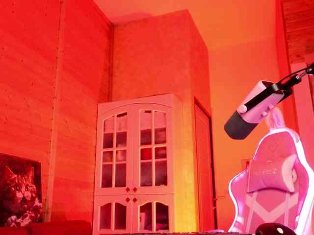 Findom_Lady_Shine webcam