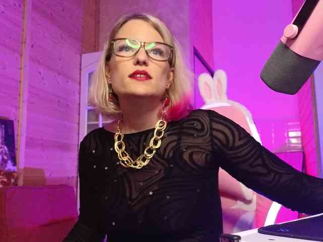 Findom_Lady_Shine webcam