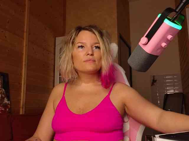 Findom_Lady_Shine webcam