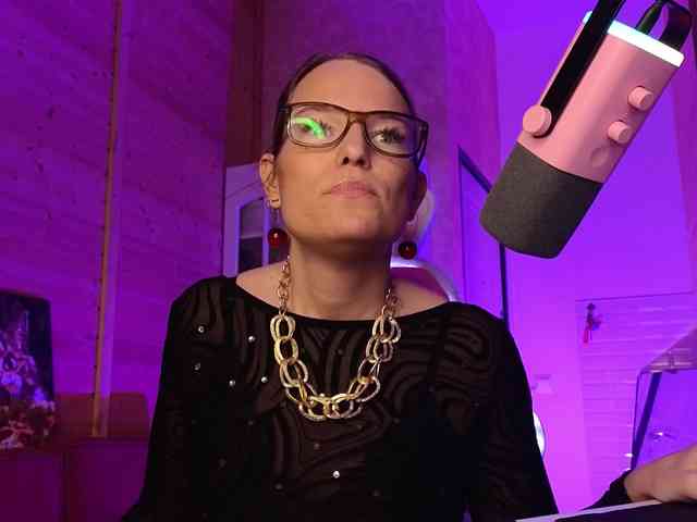 Findom_Lady_Shine webcam