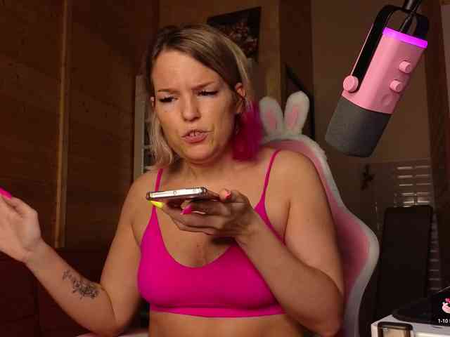 Findom_Lady_Shine webcam