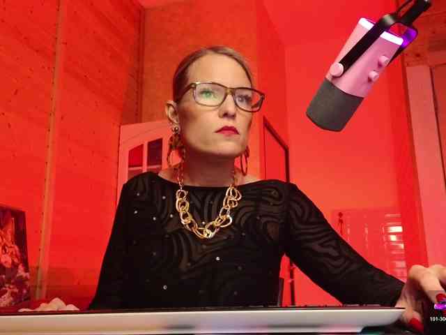 Findom_Lady_Shine webcam