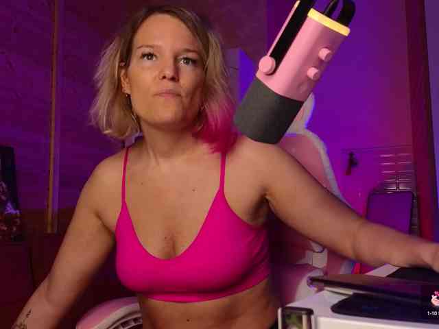 Findom_Lady_Shine webcam