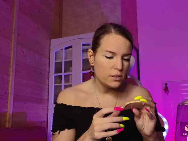 Findom_Lady_Shine webcam