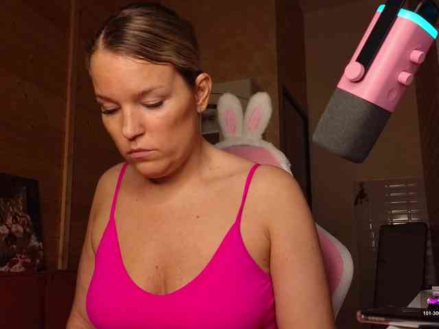 Findom_Lady_Shine webcam