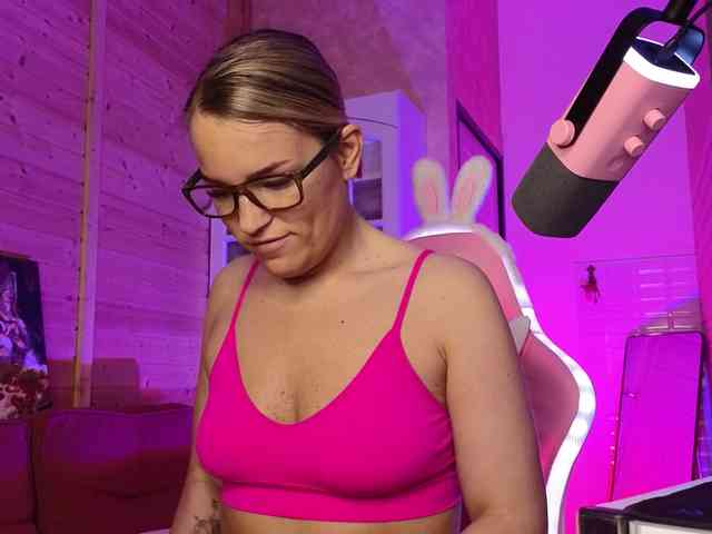 Findom_Lady_Shine webcam