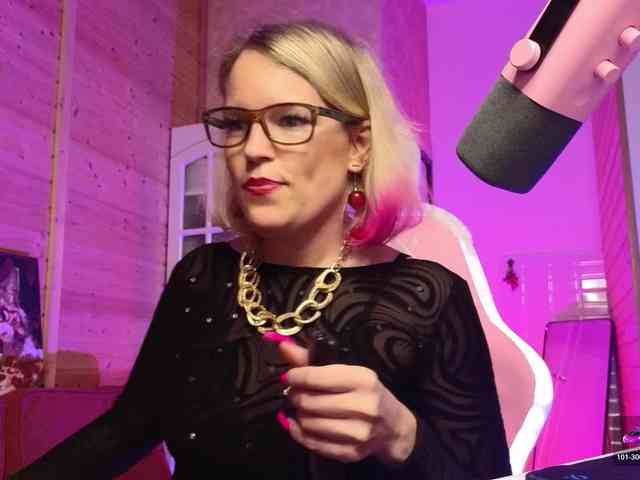 Findom_Lady_Shine webcam