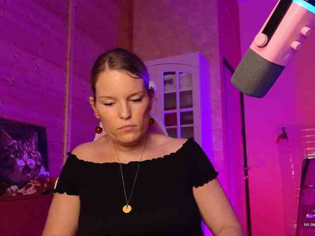 Findom_Lady_Shine webcam