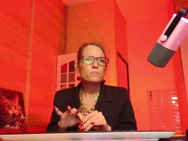 Findom_Lady_Shine webcam