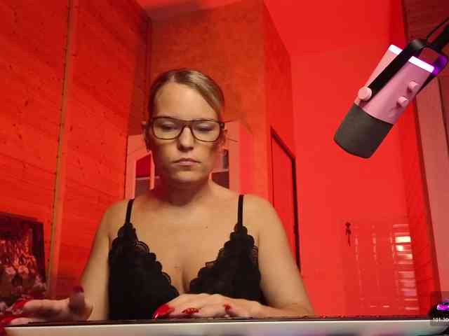 Findom_Lady_Shine webcam