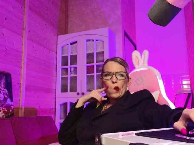 Findom_Lady_Shine webcam