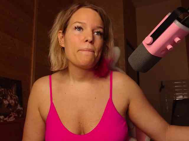 Findom_Lady_Shine webcam