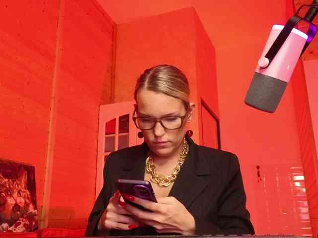 Findom_Lady_Shine webcam