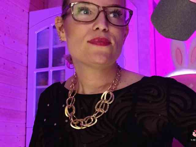 Findom_Lady_Shine webcam
