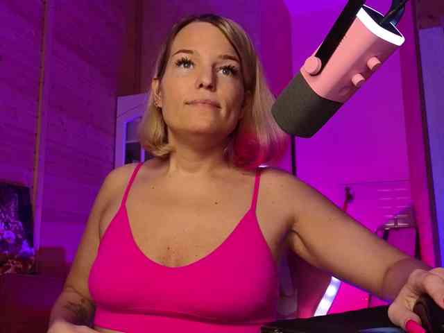 Findom_Lady_Shine webcam