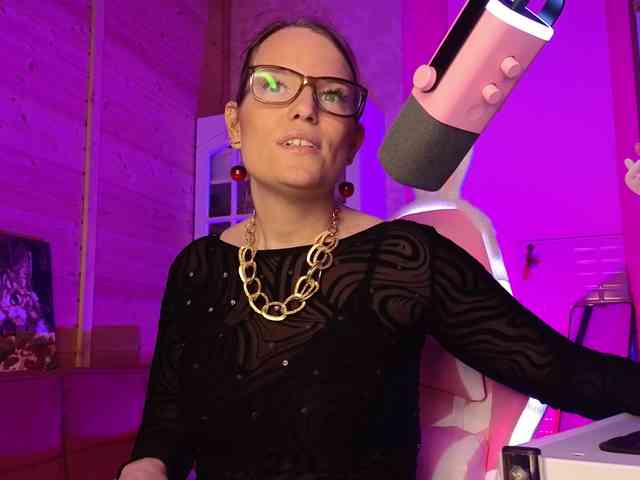 Findom_Lady_Shine webcam