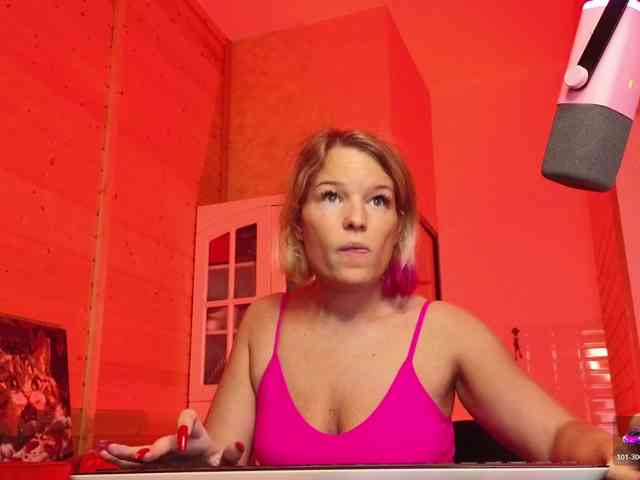 Findom_Lady_Shine webcam