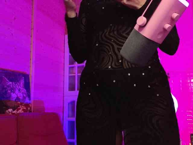 Findom_Lady_Shine webcam