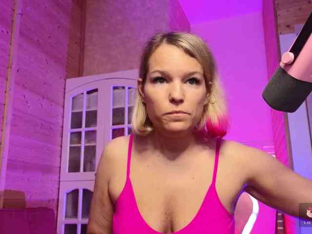Findom_Lady_Shine webcam
