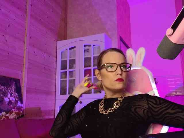 Findom_Lady_Shine webcam