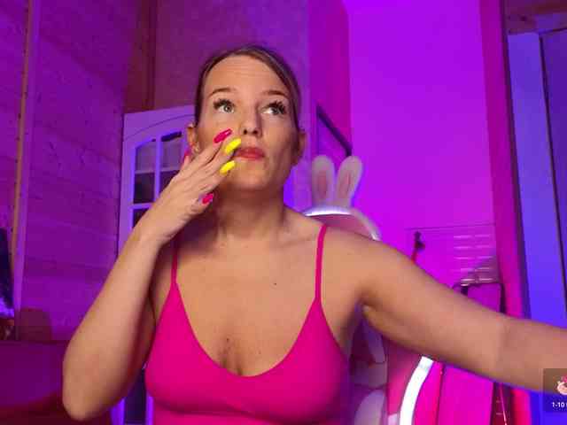 Findom_Lady_Shine webcam