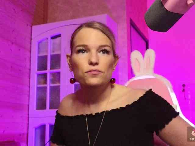 Findom_Lady_Shine webcam