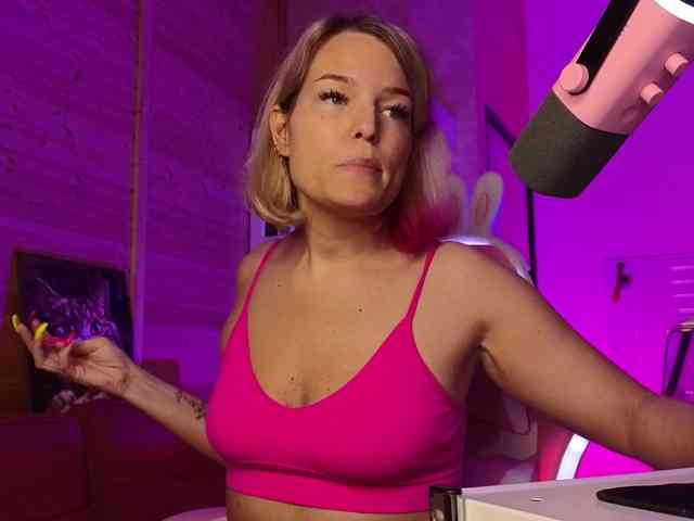Findom_Lady_Shine webcam