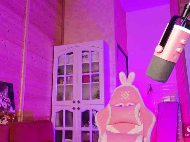 Findom_Lady_Shine webcam