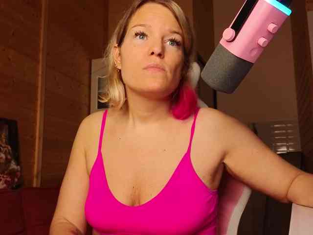 Findom_Lady_Shine webcam