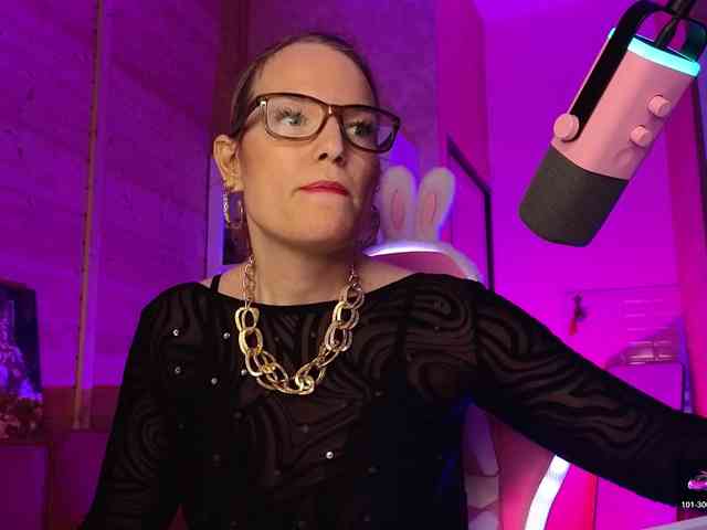 Findom_Lady_Shine webcam