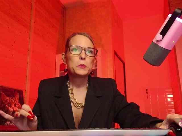 Findom_Lady_Shine webcam