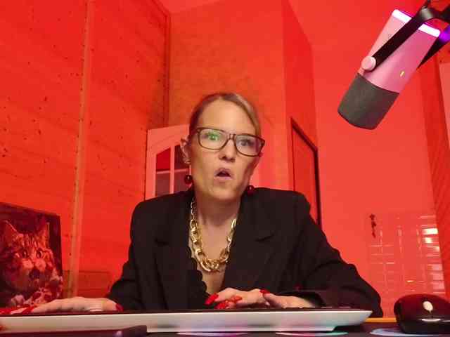 Findom_Lady_Shine webcam