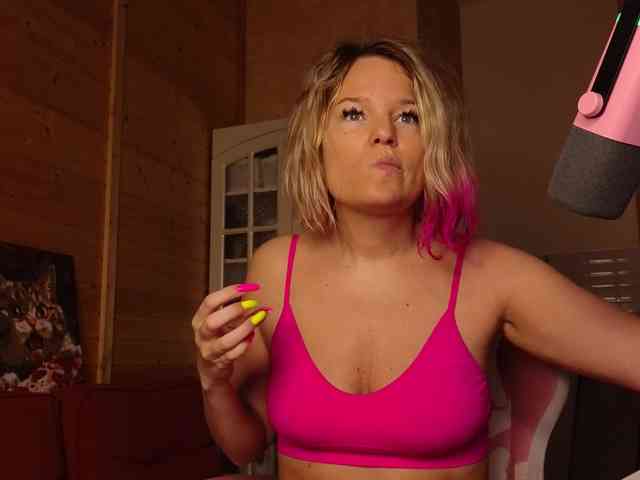 Findom_Lady_Shine webcam