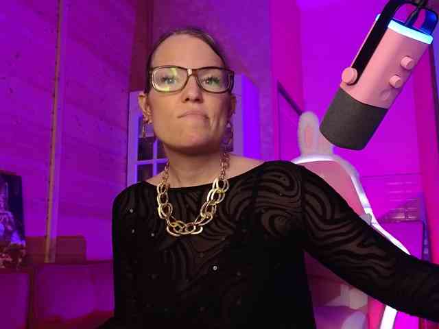 Findom_Lady_Shine webcam