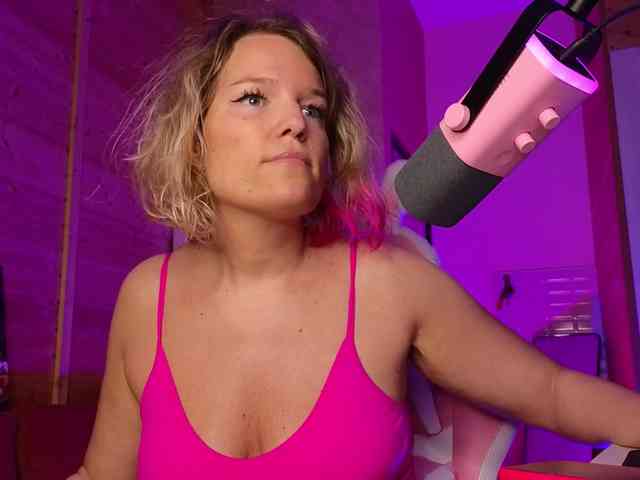 Findom_Lady_Shine webcam