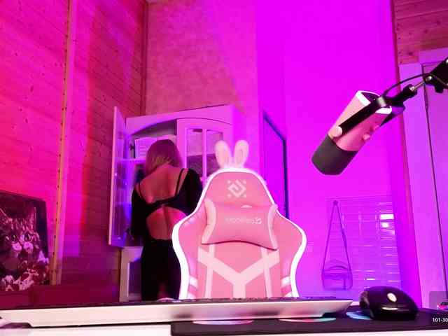 Findom_Lady_Shine webcam