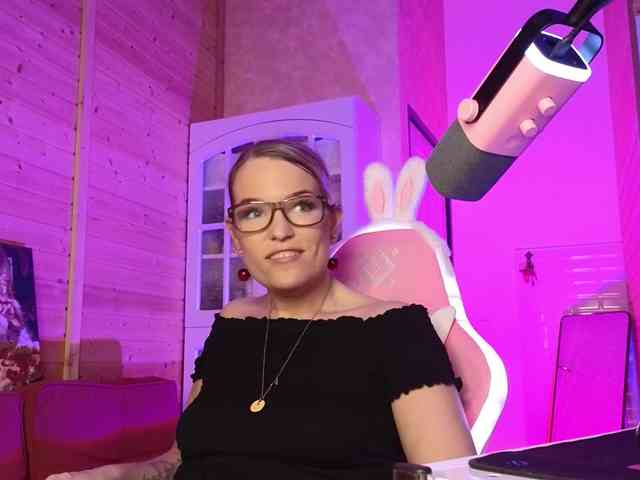 Findom_Lady_Shine webcam