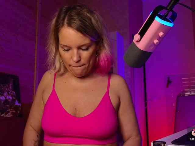Findom_Lady_Shine webcam