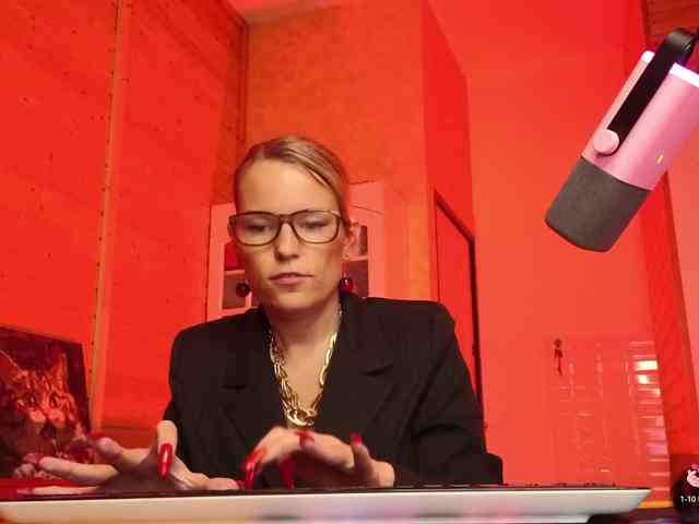 Findom_Lady_Shine webcam